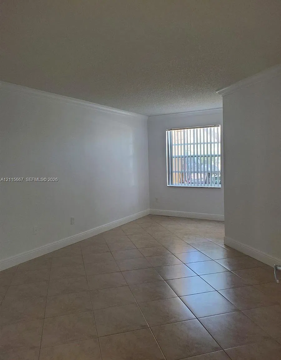 La Via Condo — Photo 2