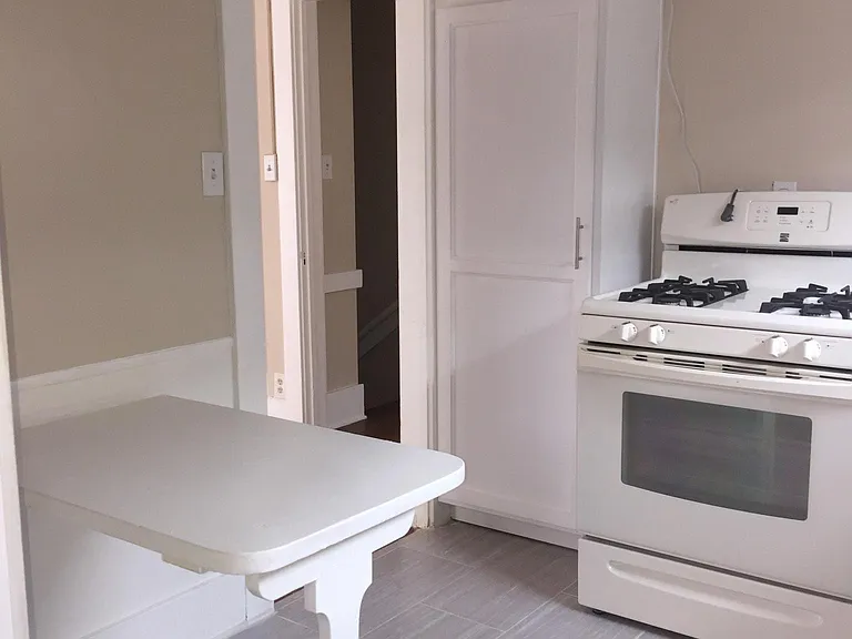 328 W Wilson Ave #B — Photo 6