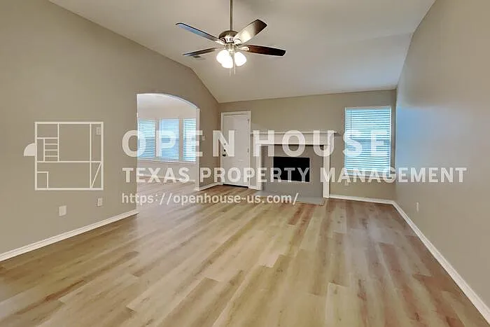 1015 Tyler James Dr — Photo 3