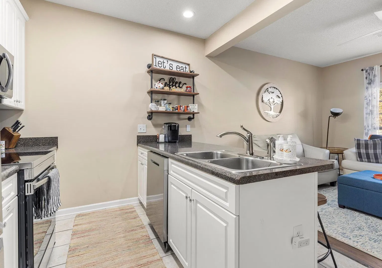 Victory Condominiums — Photo 4