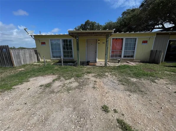 420 W Linden St, Rockport, TX 78382