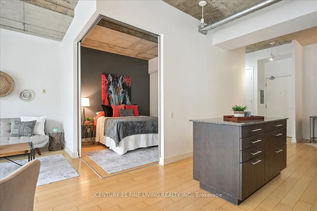 66 Portland St — Photo 4