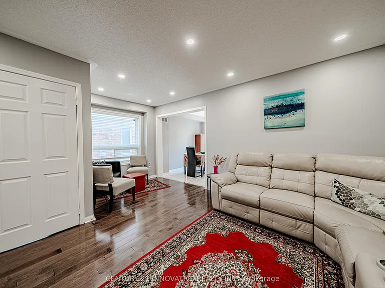 28 Samandria Ave #UPPER — Photo 5