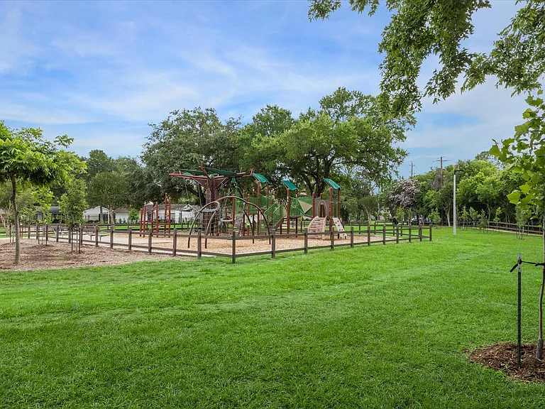 7922 Woodway Dr — Photo 33