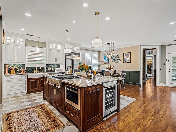 3rd image of 1812 Thorn Brook Ln