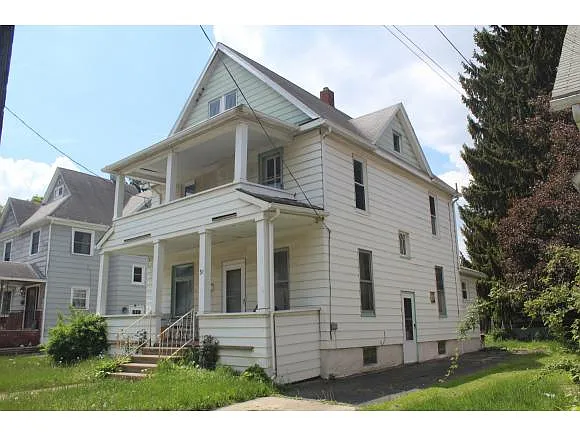 31 Moeller St photo 1