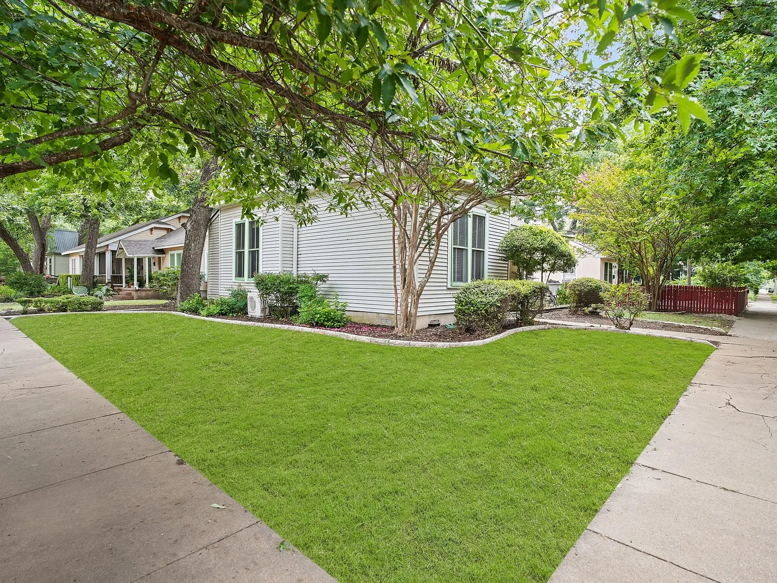 1 bed, 1.0 bath, 779 sqft, $2,000 — Photo 2