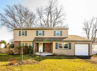 527 Brook Ln, Warminster, PA 18974
