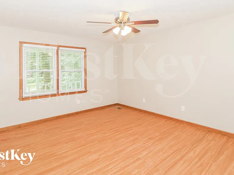 104 Sweetgum Cir — Photo 9