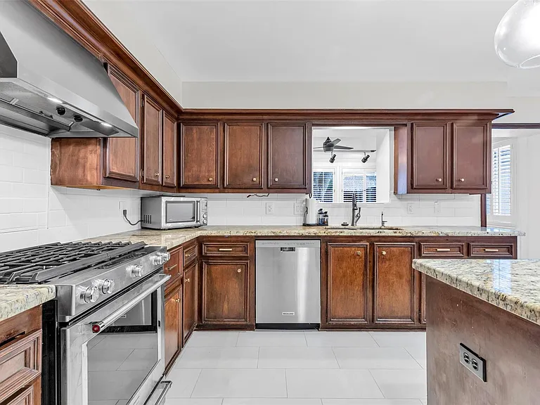 1127 Barkston Dr — Photo 19