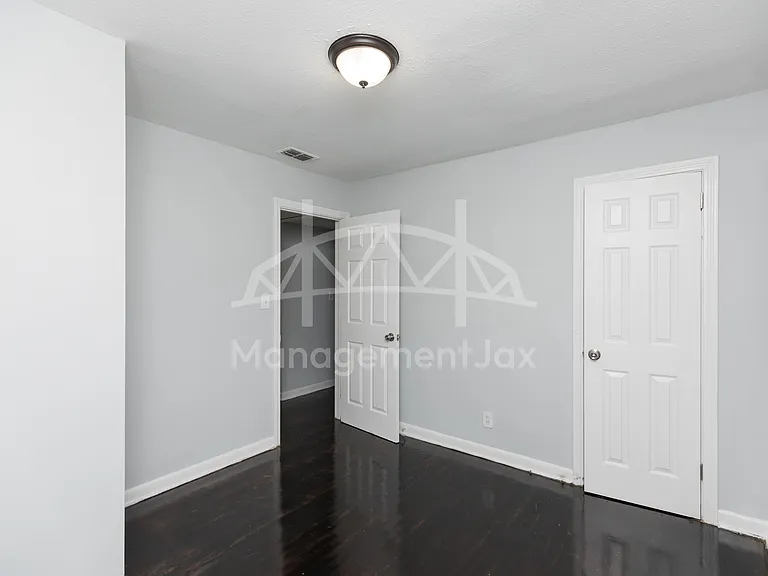 1839 W 30th St — Photo 6
