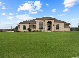 112 Westfield Xing, La Vernia, TX 78121