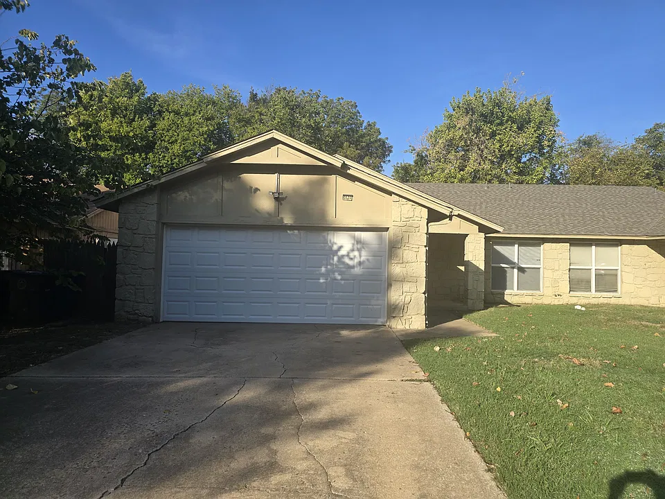 6634 S Utica Pl