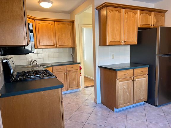 5th image of 1-230 Adams St #1