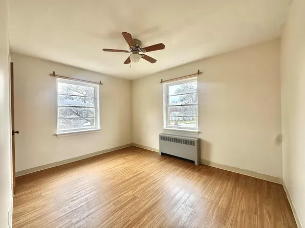 520 Wabash Ave APT 15, Mattoon, IL 61938