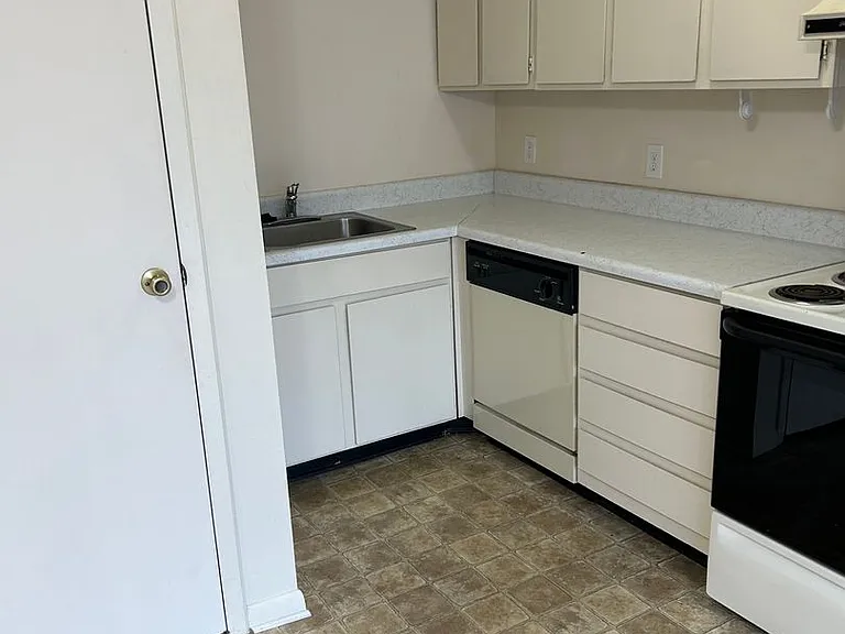 MER-Teresa Village Apartments — Photo 13