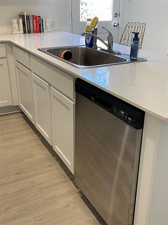 3 bed, 2.0 bath, 1400 sqft, $1,750 — Photo 1
