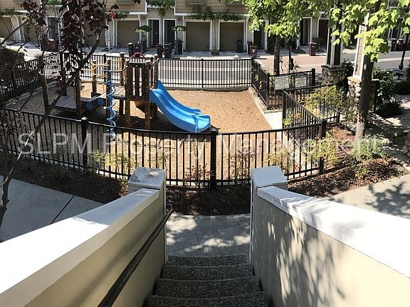 3rd image of 664 Mesa Cir