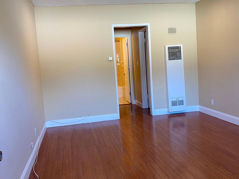 1st image of 918 E Acacia Ave #C