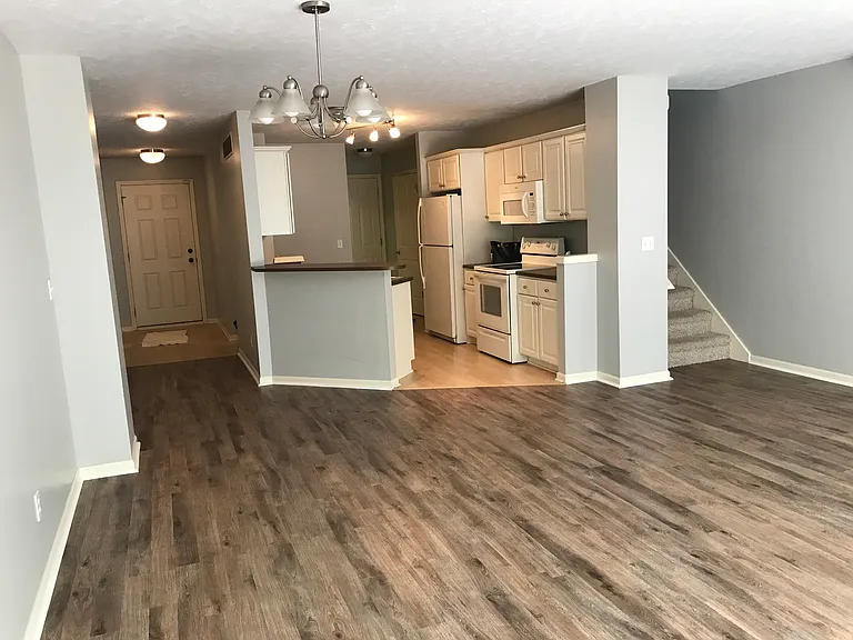 704 Stevens Pointe Dr SE — Photo 2