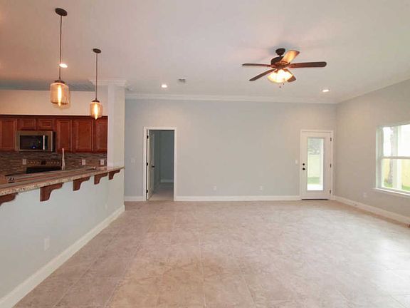 4th image of 13 Kohler Dr