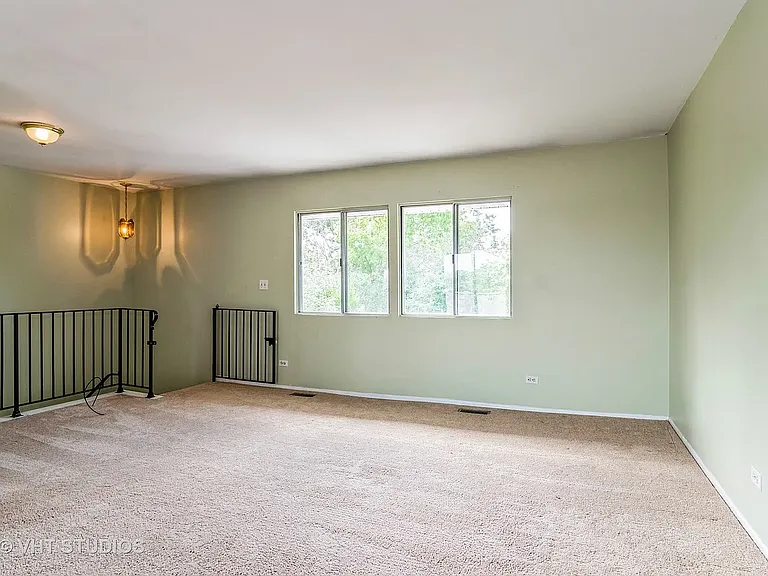 1373 Fremont Dr — Photo 2