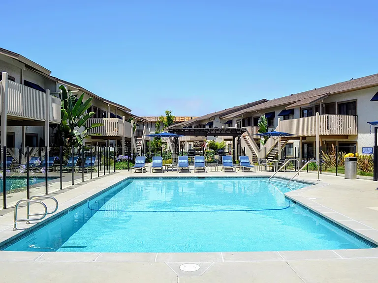 La Jolla Canyon Apartments — Photo 7