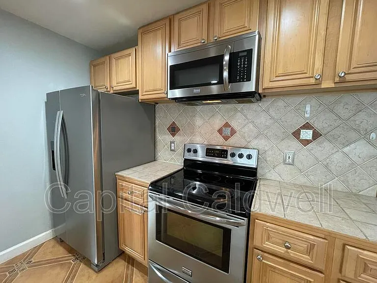 12813 Starling Dr — Photo 13