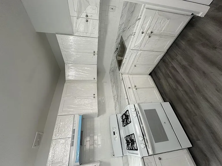 262 Grand St — Photo 5