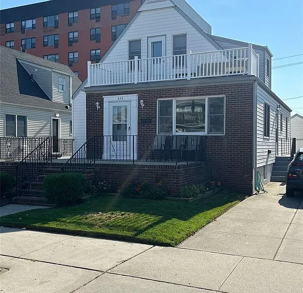 318 E Penn St — Photo 1
