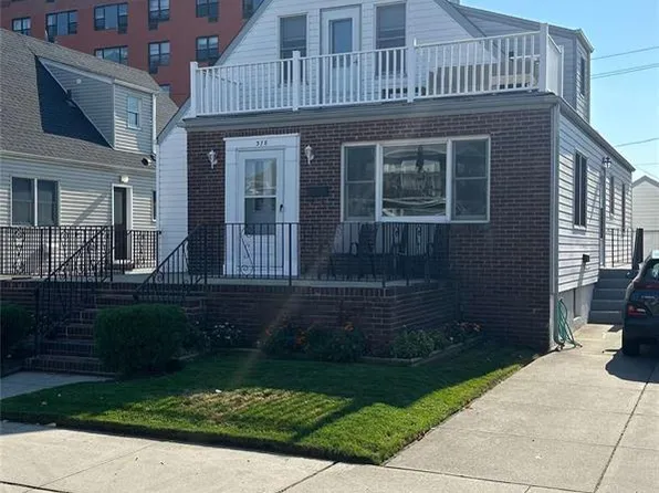 318 E Penn St, Long Beach, NY 11561