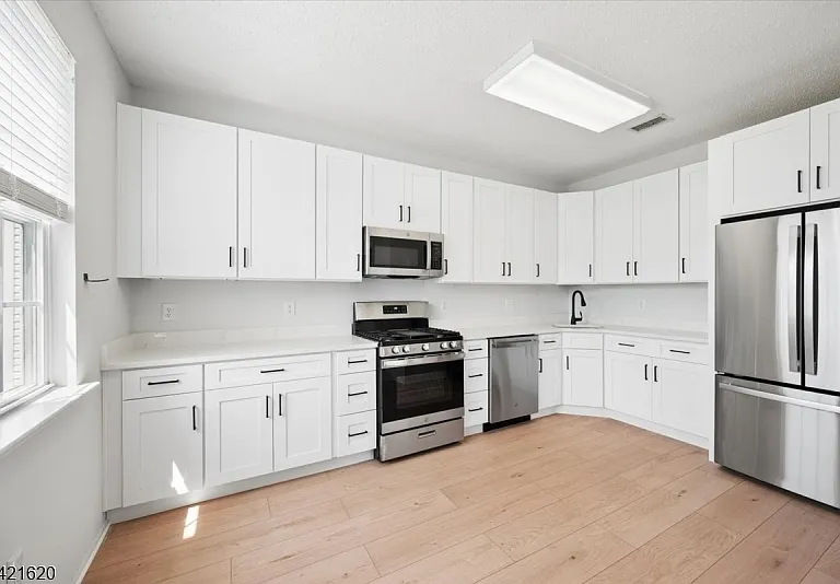 82 Hancock Dr — Photo 20