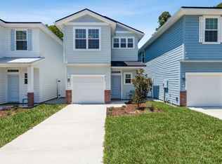913 7th St, Fernandina Beach, FL 32034