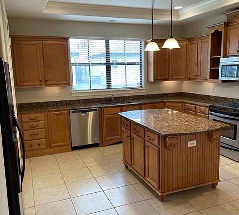 4th image of 760 Lanai Cir