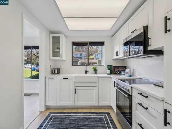 2 Lakeview Ct, Novato, CA 94947