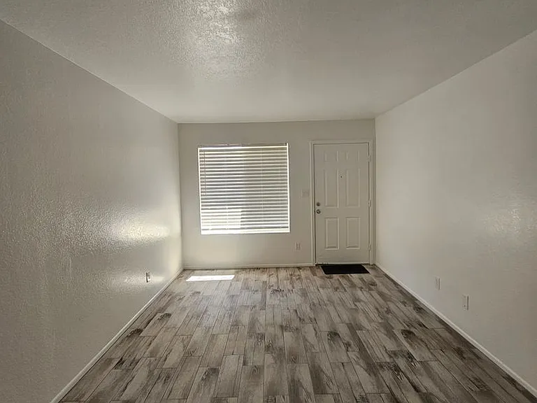 115 W. Inglewood — Photo 21
