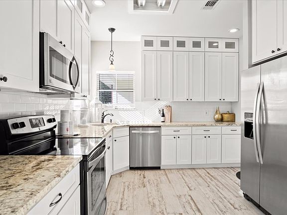 3rd image of 32527 Cedar Ct
