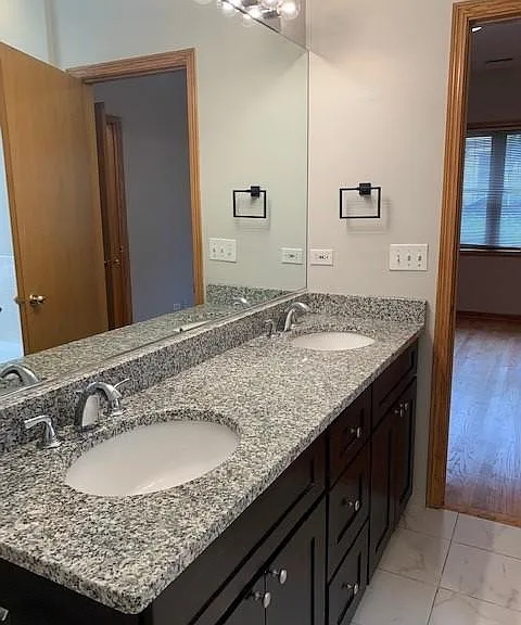 double bowl sink with granite surround