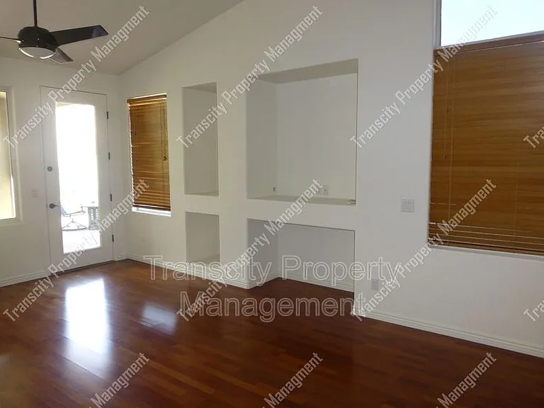 1369 W Enfield Way — Photo 3