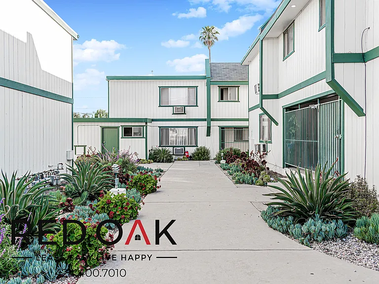 12767 San Fernando Rd #10 — Photo 3