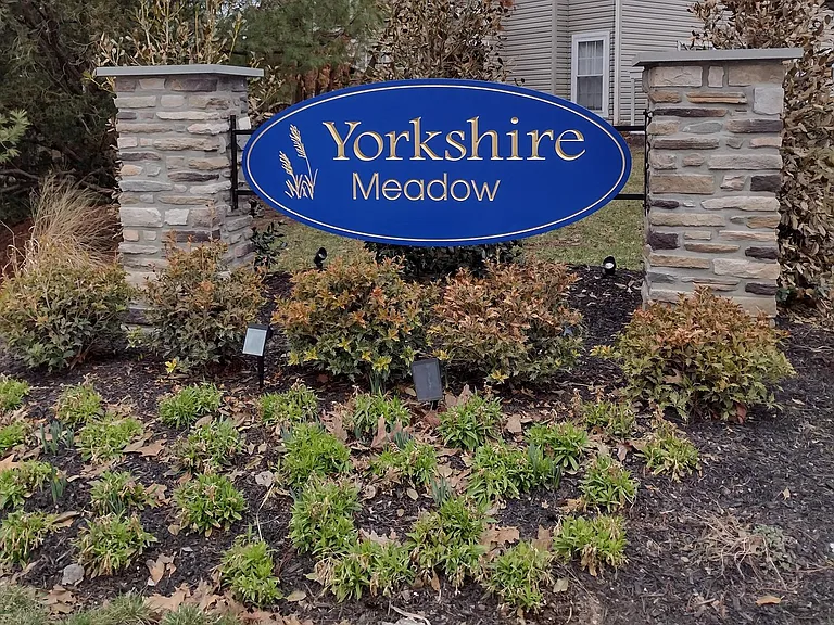 83 Avon Ln — Photo 27