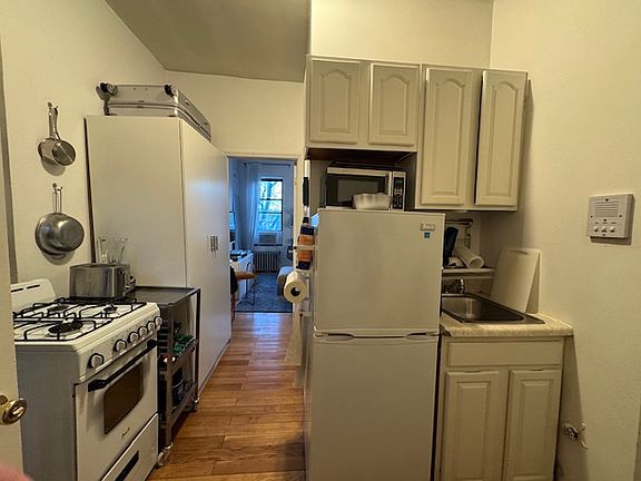 5th image of 14 Morton St APT 19