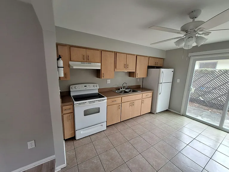 919 E Orange St #E — Photo 11