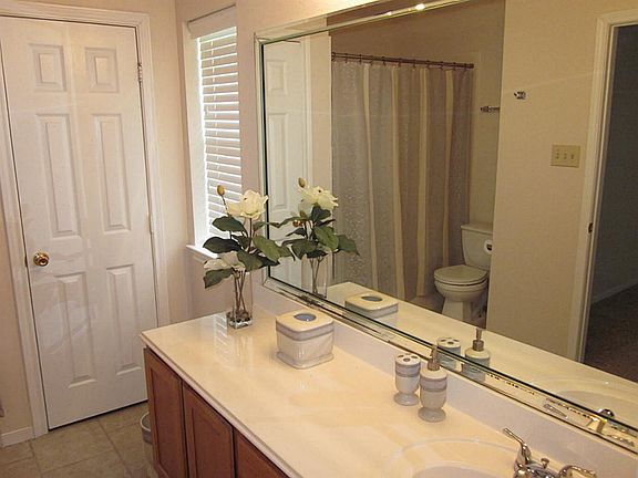 5th image of 4017 Owens St