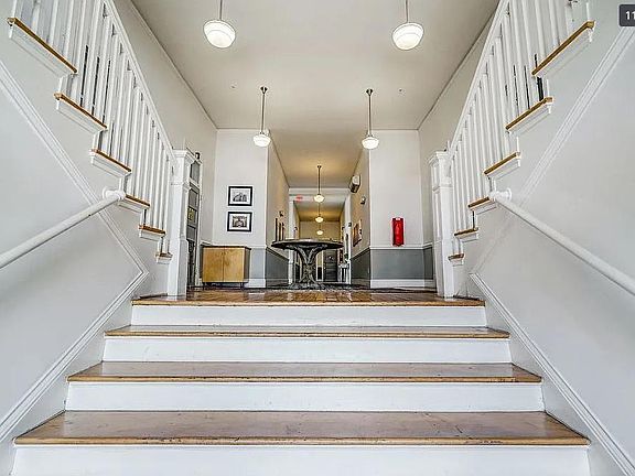 5th image of 141 E Wythe St #1
