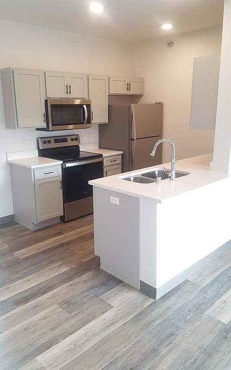 1st image of 2075 N Cambridge Ave #303