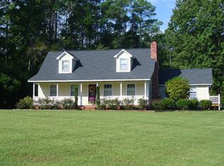 820 Briarwood Rd, Greenwood, SC 29646