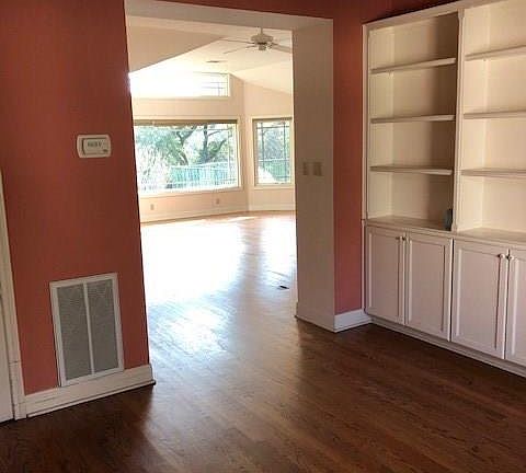 5th image of 3415 Spanish Oak Dr
