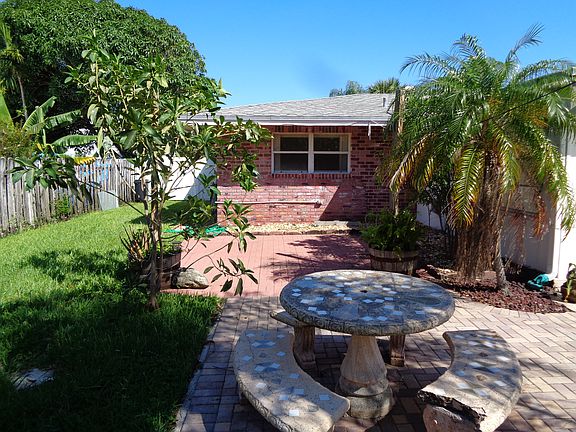 3rd image of 2734 NE 28th Ct