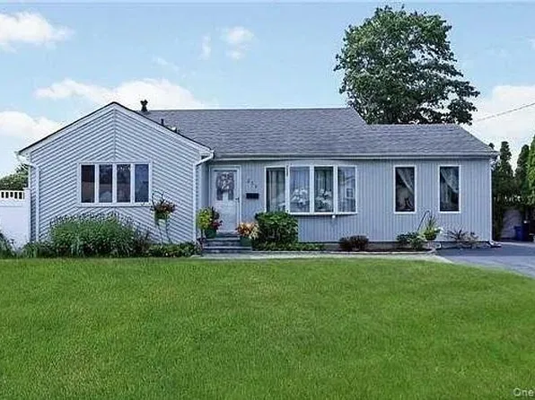 258 E 4th Street, Deer Park, NY 11729